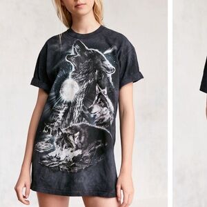 The Mountain 3 Wolves Tie Dye T-Shirt